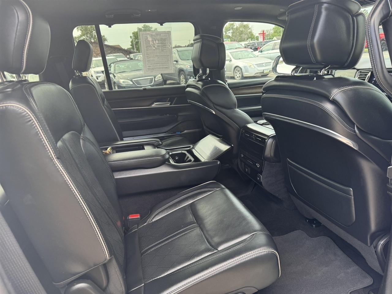 Jeep Grand Wagoneer Series II 4WD 2023