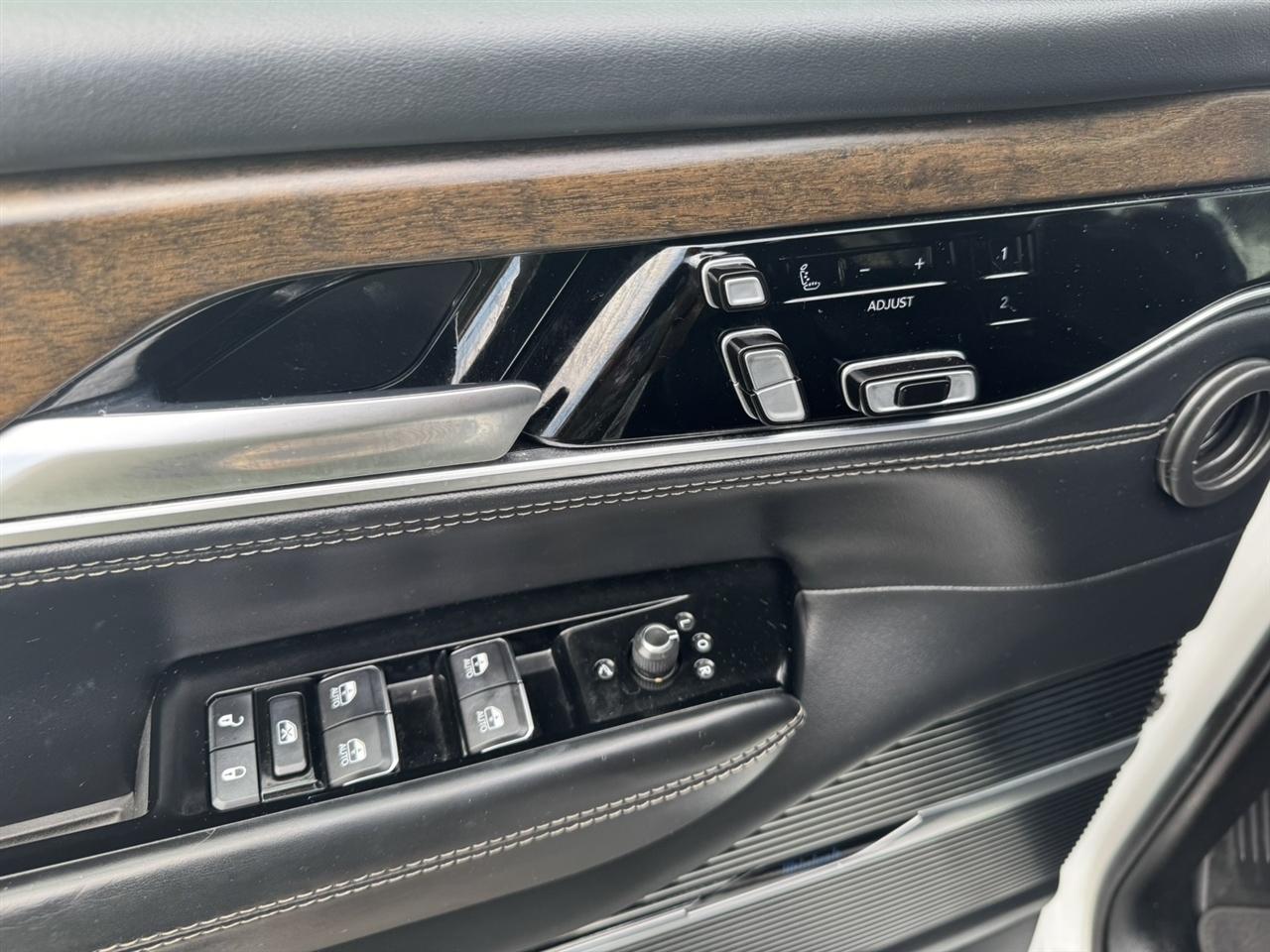 Jeep Grand Wagoneer Series II 4WD 2023