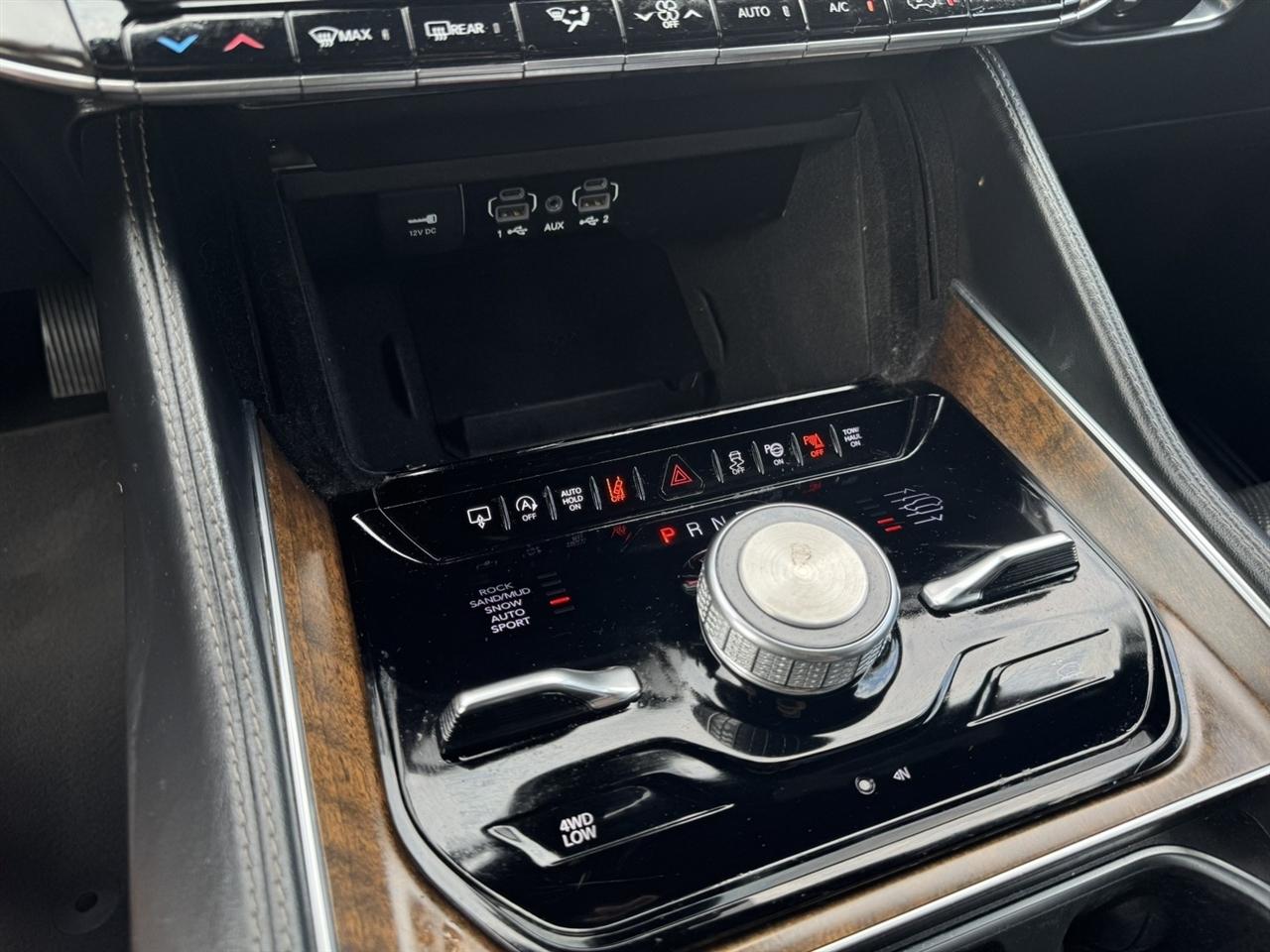 Jeep Grand Wagoneer Series II 4WD 2023