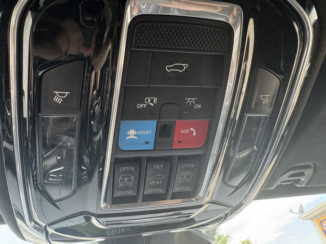 Jeep Grand Wagoneer Series II 4WD 2023