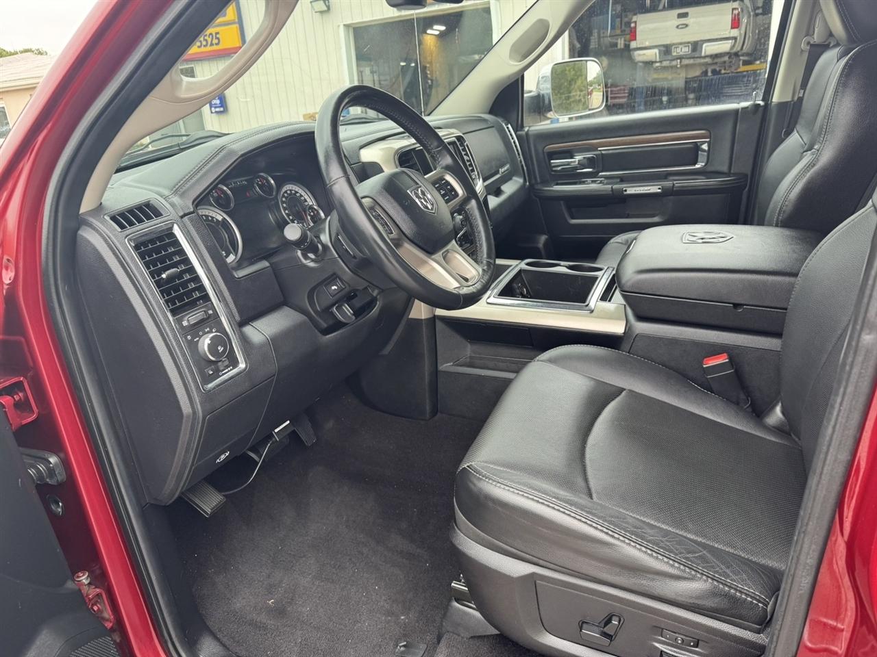 RAM 1500 Laramie Quad Cab 4WD 2014