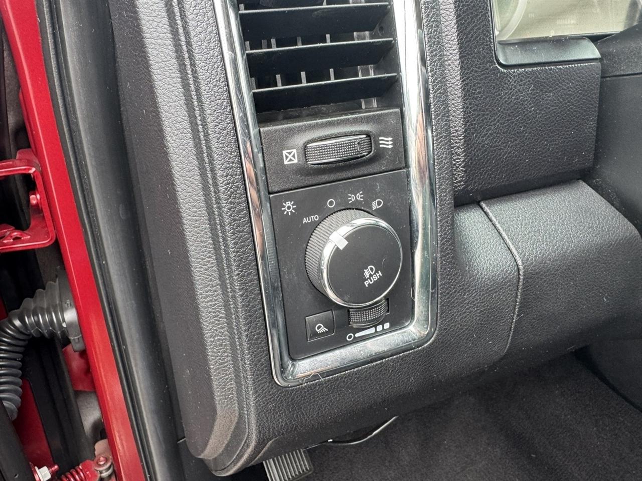 RAM 1500 Laramie Quad Cab 4WD 2014