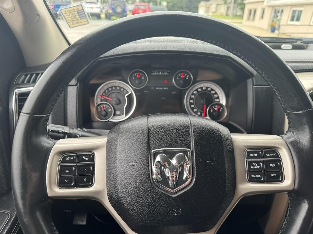 RAM 1500 Laramie Quad Cab 4WD 2014