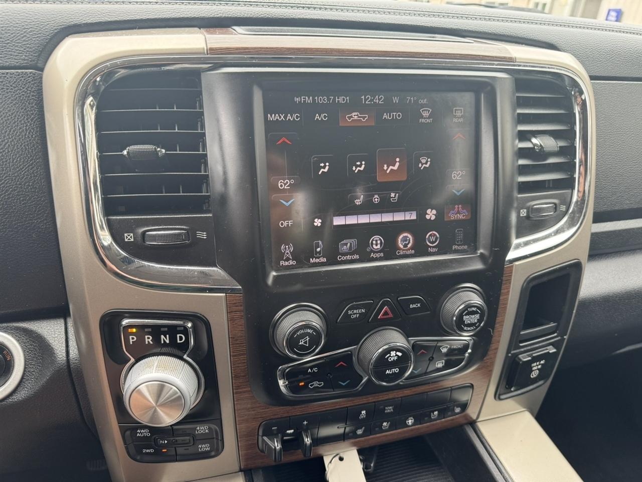 RAM 1500 Laramie Quad Cab 4WD 2014