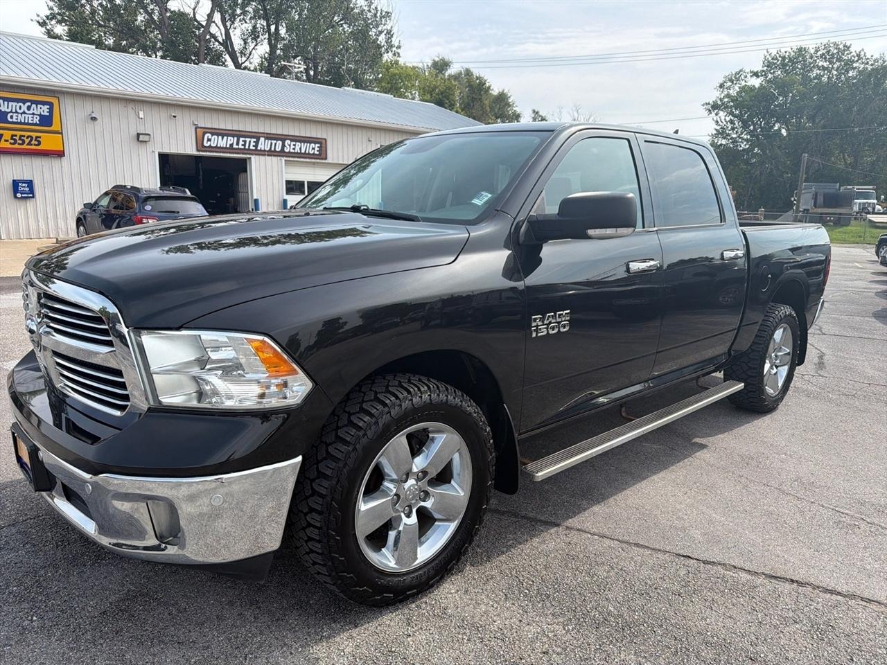RAM 1500 SLT Crew Cab SWB 4WD 2017