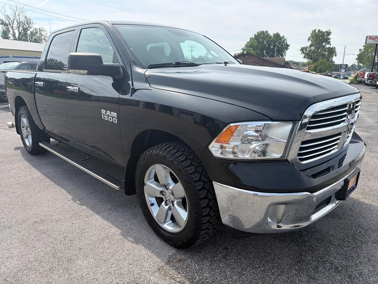 RAM 1500 SLT Crew Cab SWB 4WD 2017
