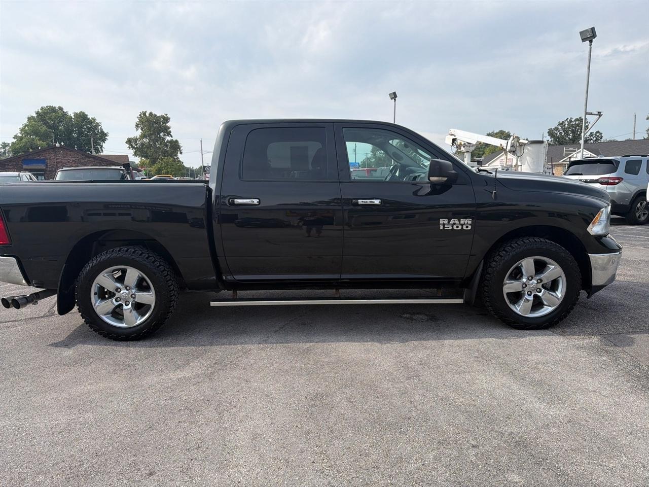 RAM 1500 SLT Crew Cab SWB 4WD 2017