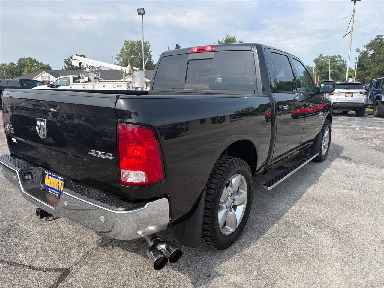 RAM 1500 SLT Crew Cab SWB 4WD 2017