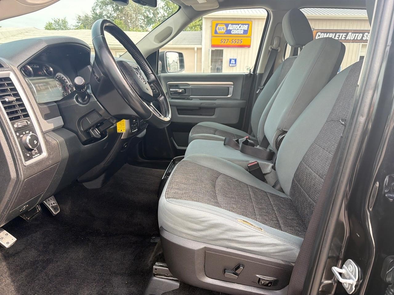 RAM 1500 SLT Crew Cab SWB 4WD 2017