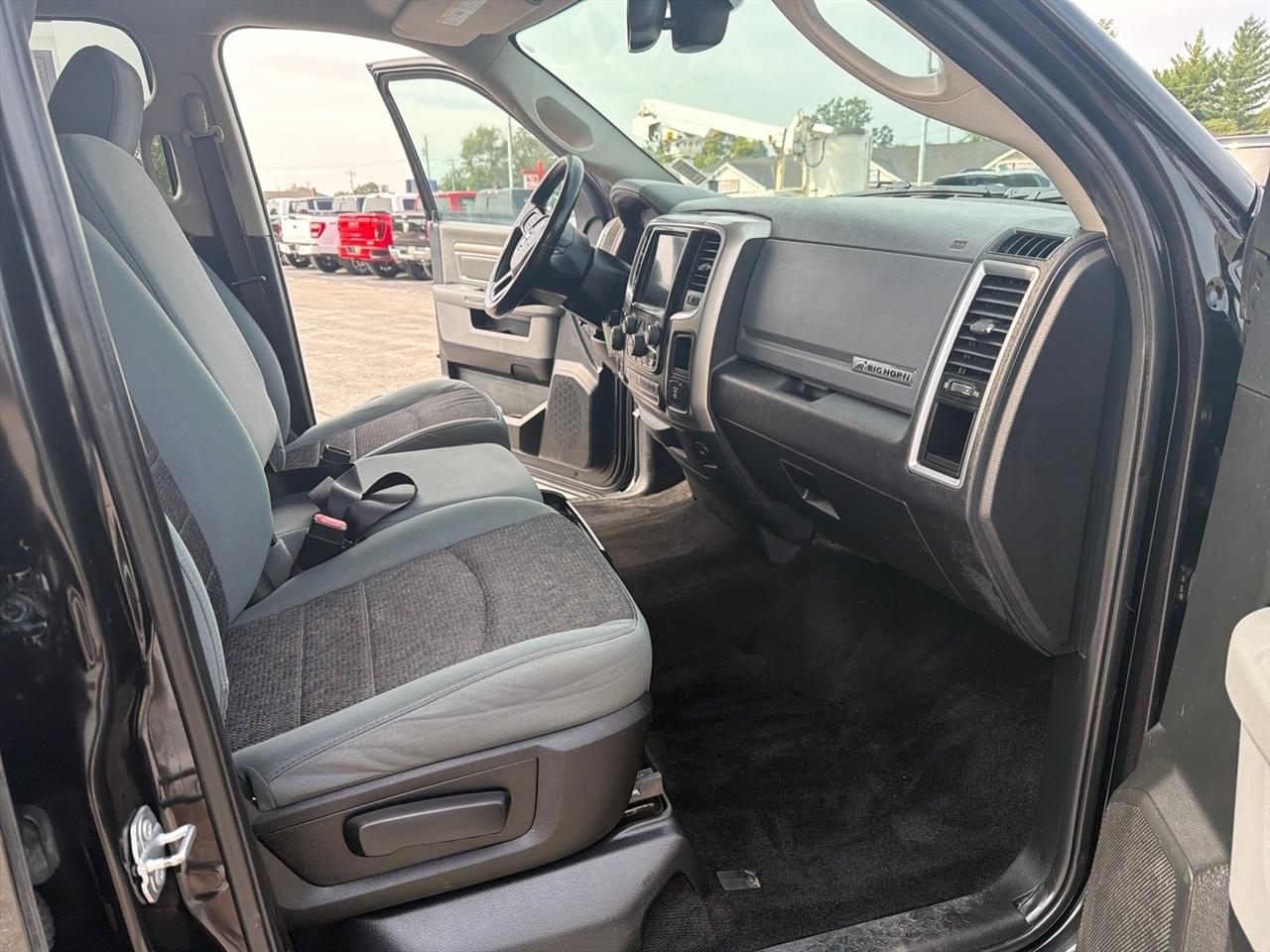 RAM 1500 SLT Crew Cab SWB 4WD 2017