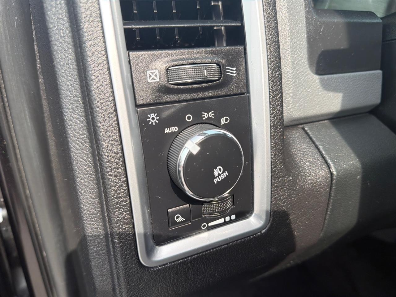 RAM 1500 SLT Crew Cab SWB 4WD 2017