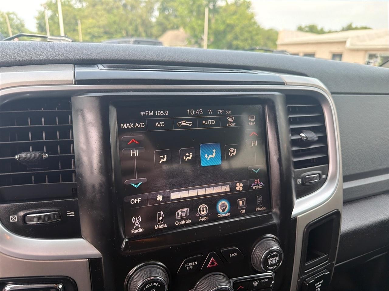 RAM 1500 SLT Crew Cab SWB 4WD 2017