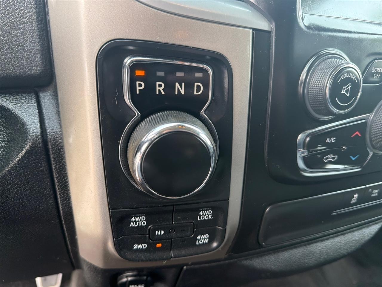 RAM 1500 SLT Crew Cab SWB 4WD 2017
