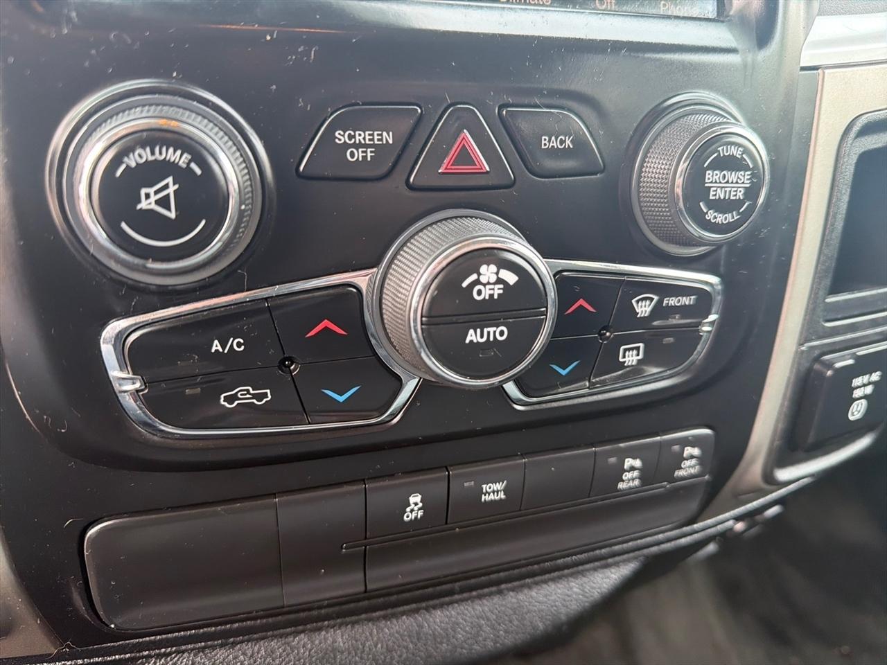 RAM 1500 SLT Crew Cab SWB 4WD 2017