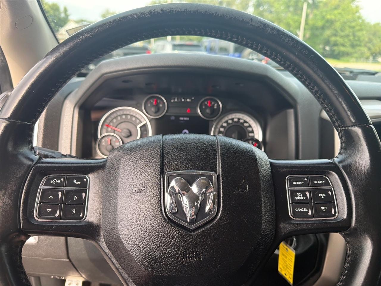 RAM 1500 SLT Crew Cab SWB 4WD 2017