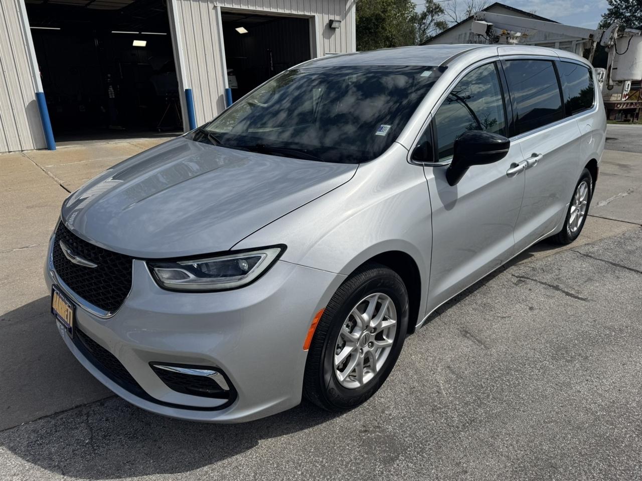 Chrysler Pacifica Touring L 2024