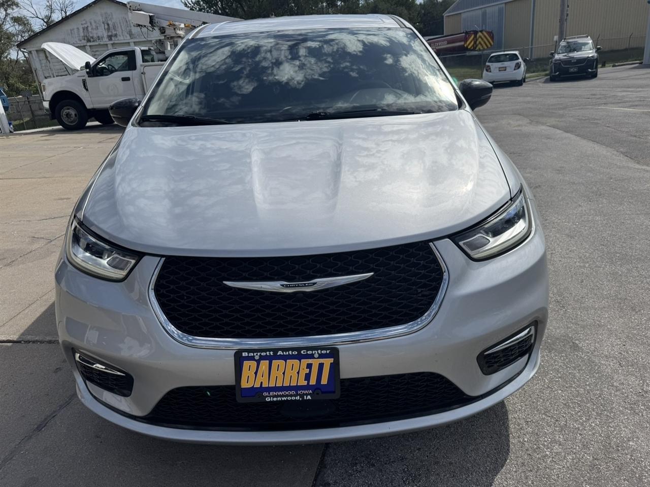 Chrysler Pacifica Touring L 2024