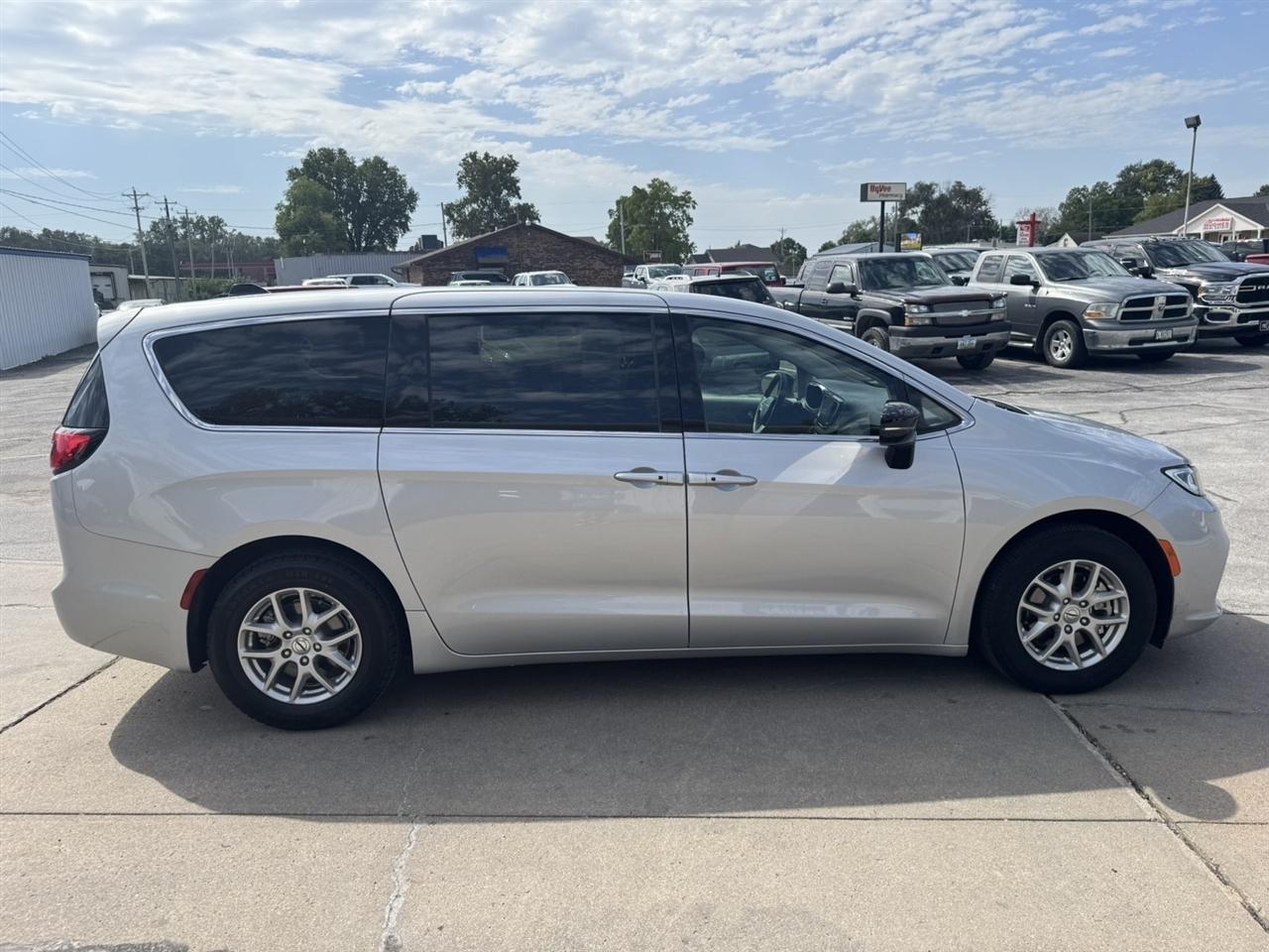 Chrysler Pacifica Touring L 2024