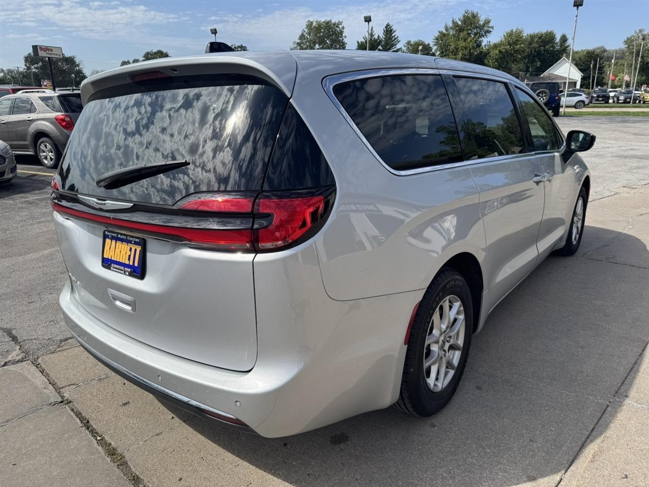 Chrysler Pacifica Touring L 2024