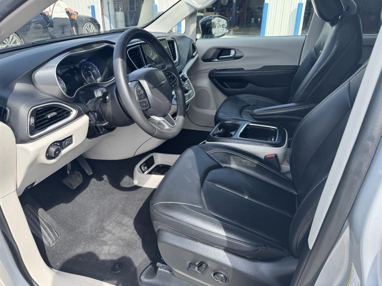 Chrysler Pacifica Touring L 2024