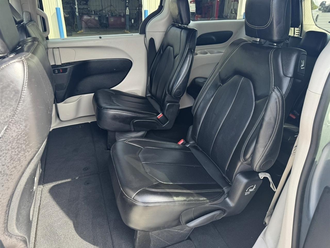 Chrysler Pacifica Touring L 2024