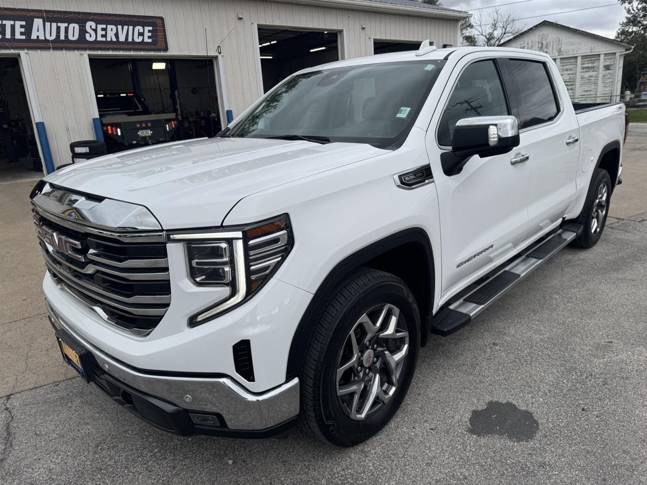 GMC Sierra 1500 SLT Crew Cab 4WD 2024