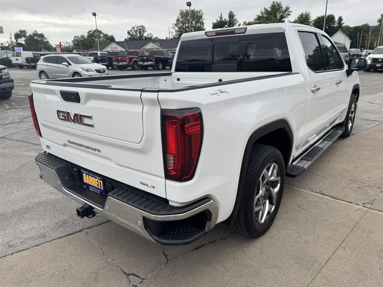GMC Sierra 1500 SLT Crew Cab 4WD 2024