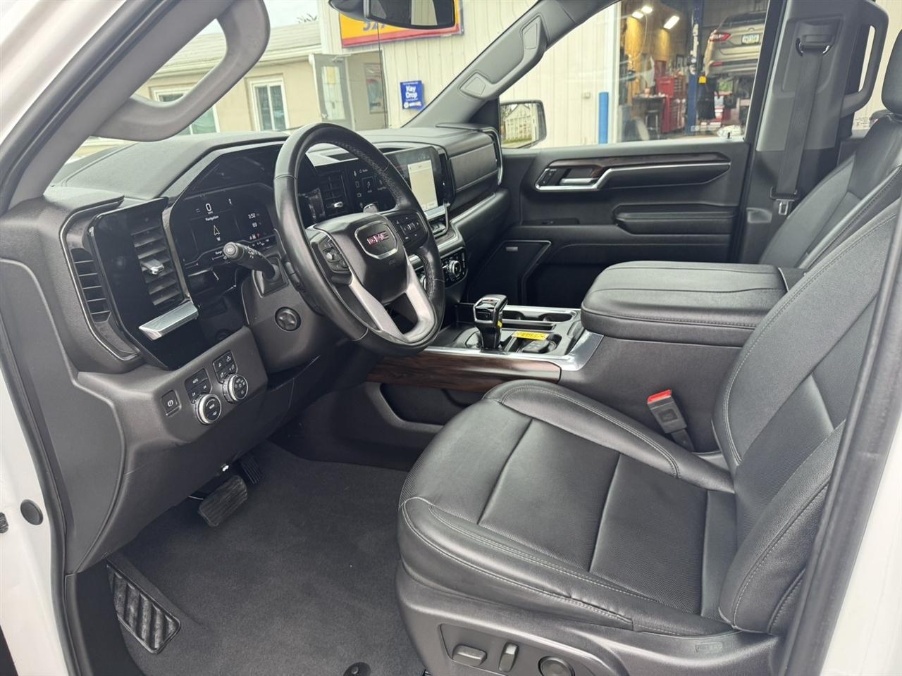 GMC Sierra 1500 SLT Crew Cab 4WD 2024