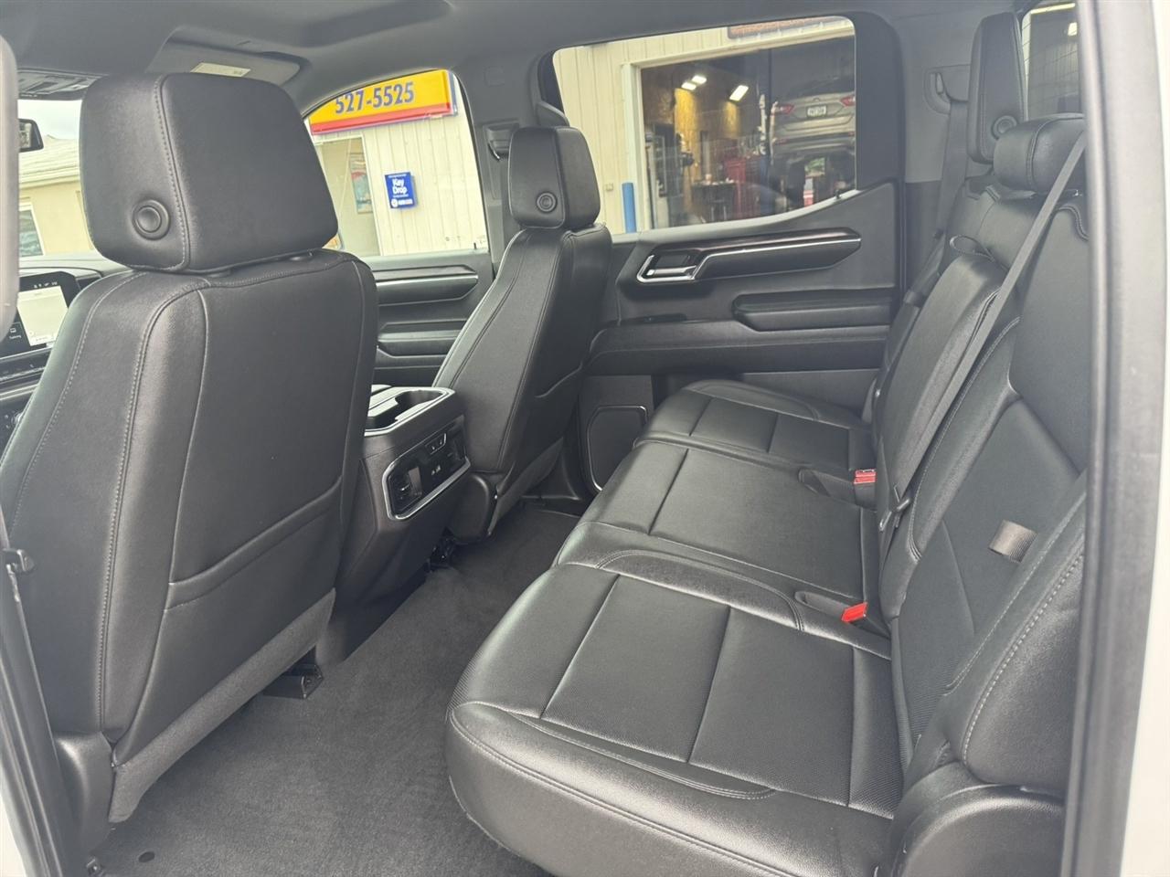 GMC Sierra 1500 SLT Crew Cab 4WD 2024