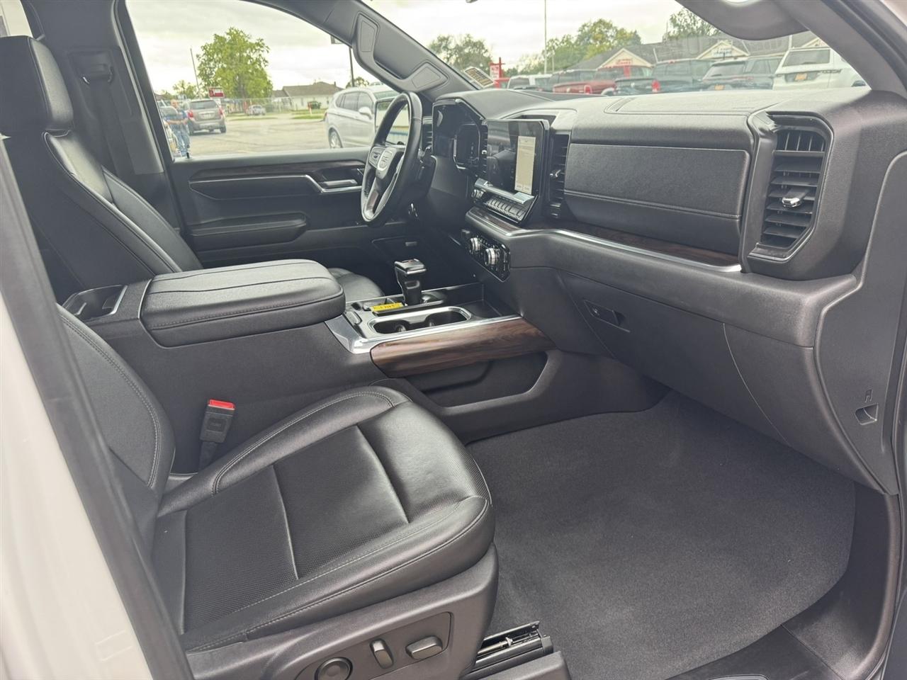 GMC Sierra 1500 SLT Crew Cab 4WD 2024