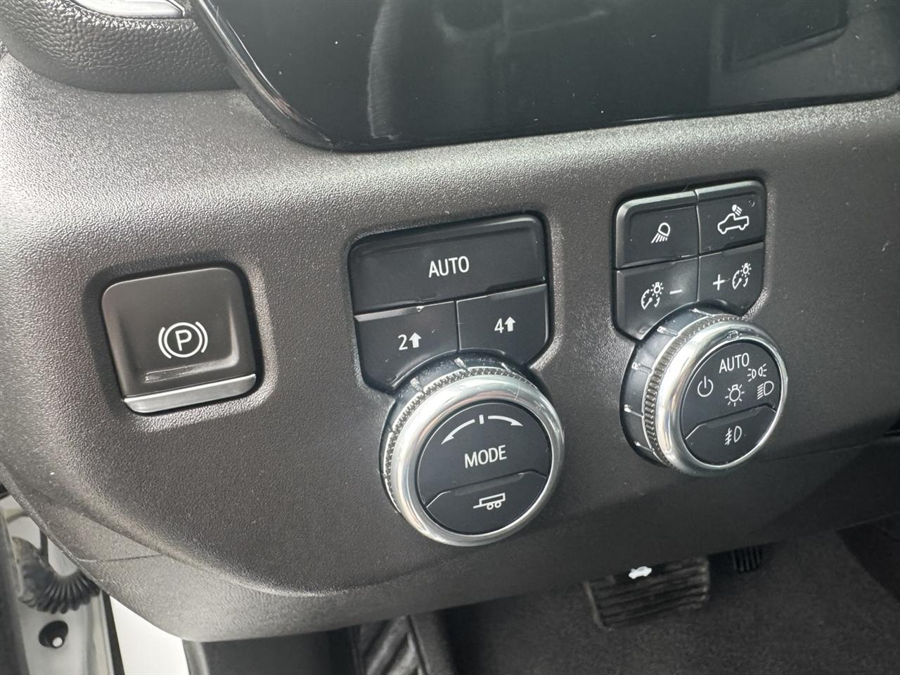 GMC Sierra 1500 SLT Crew Cab 4WD 2024