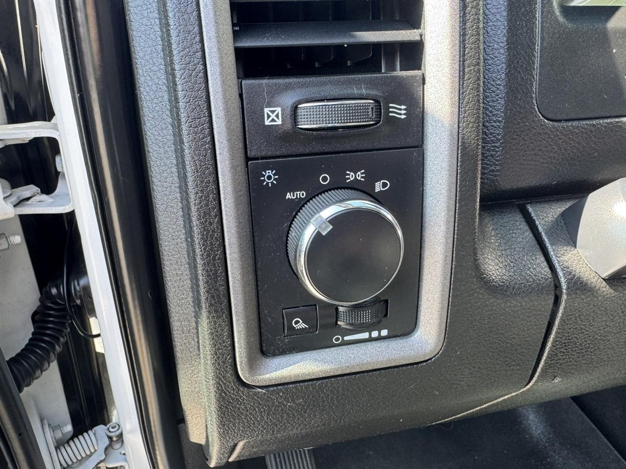 RAM 1500 Classic Tradesman Crew Cab SWB 4WD 2021