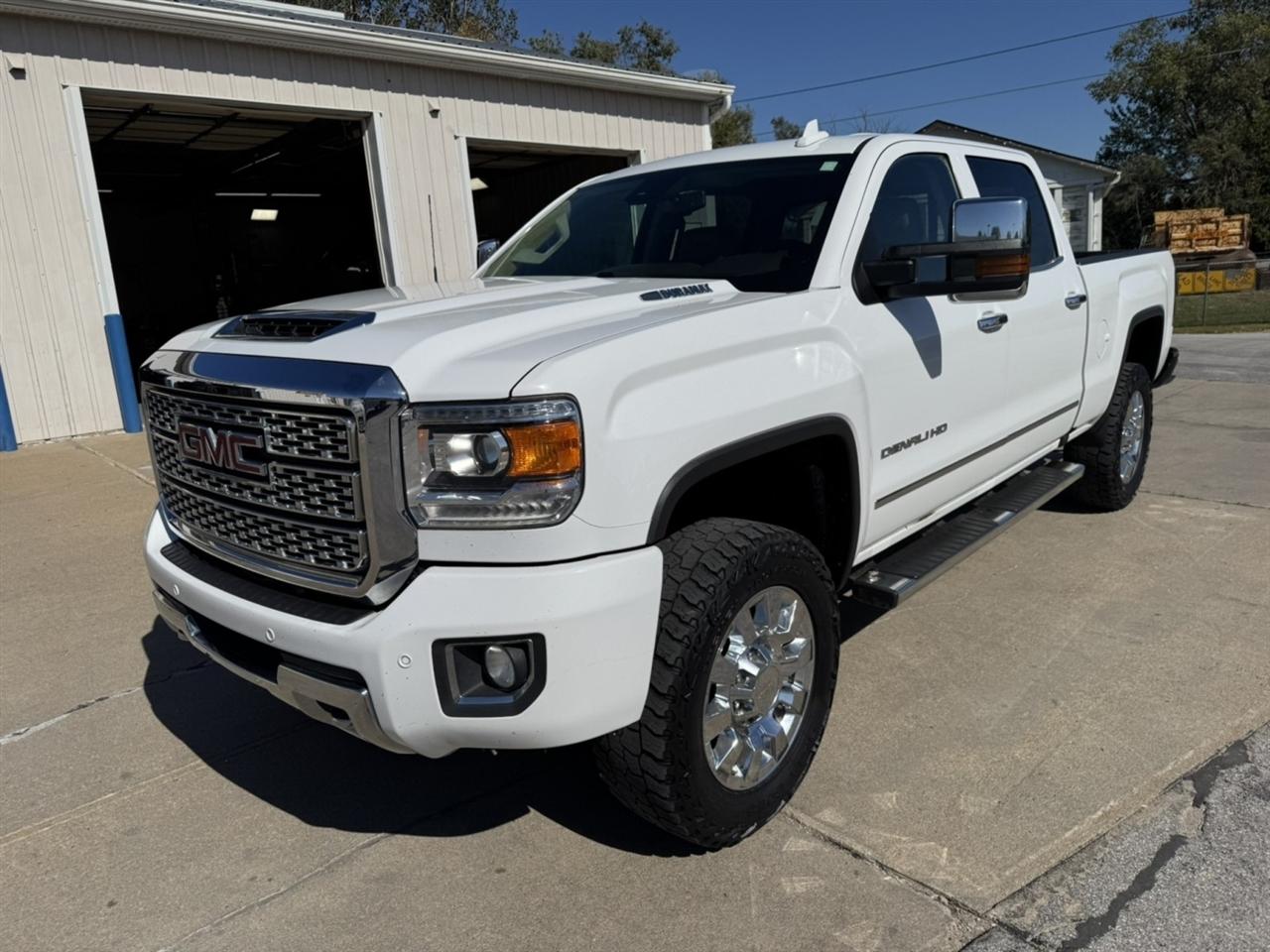 GMC Sierra 2500HD Denali Crew Cab 4WD 2018