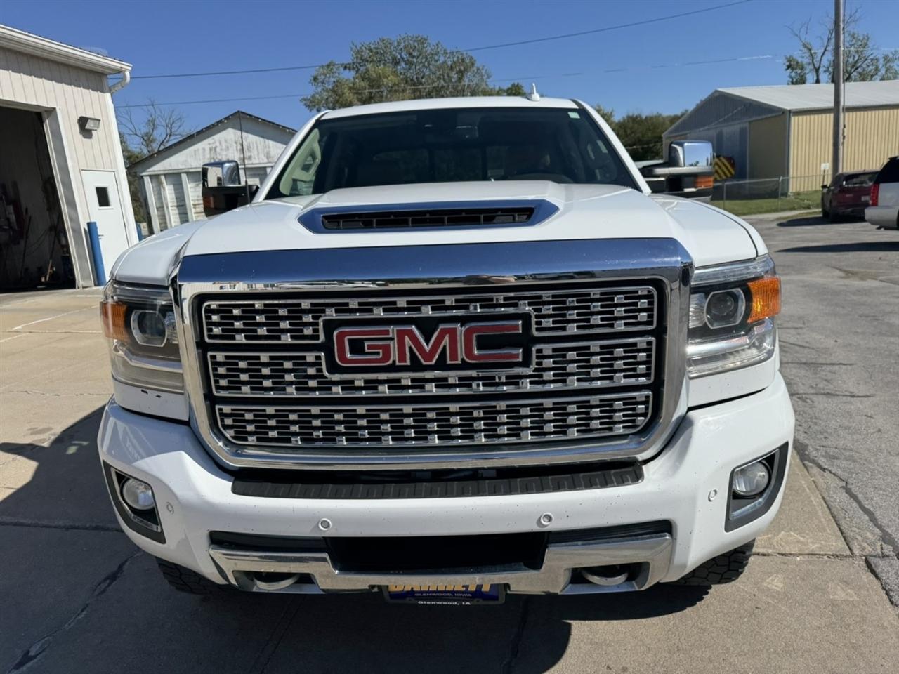 GMC Sierra 2500HD Denali Crew Cab 4WD 2018