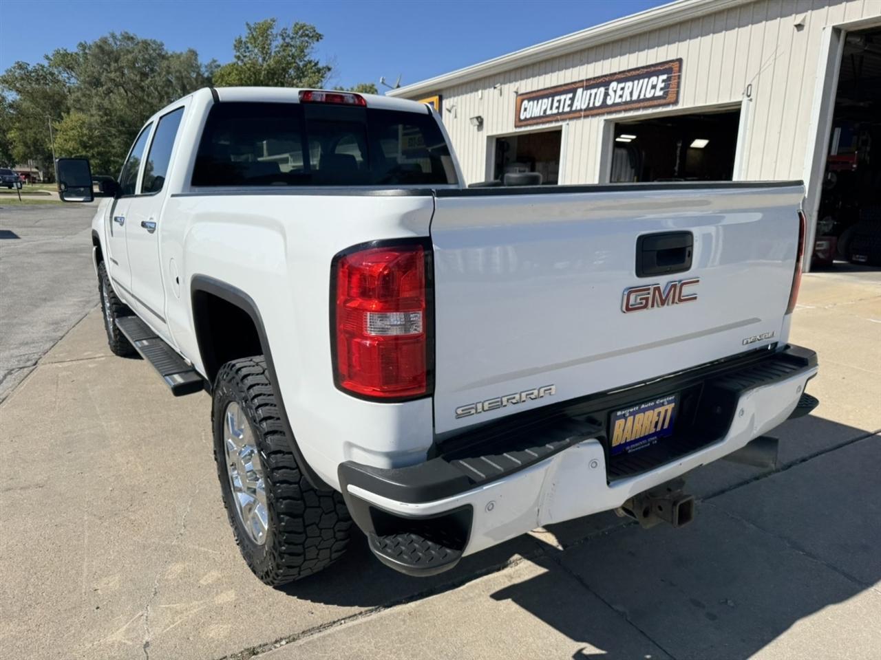 GMC Sierra 2500HD Denali Crew Cab 4WD 2018