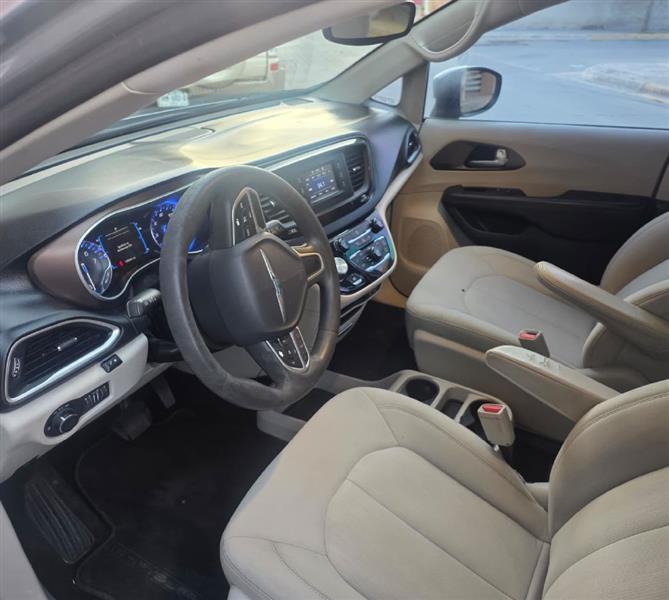 Chrysler Pacifica photo 5