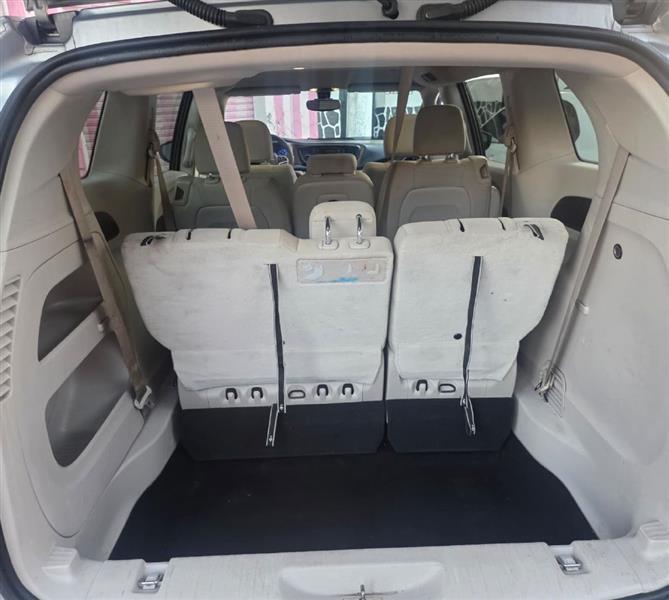 Chrysler Pacifica photo 8