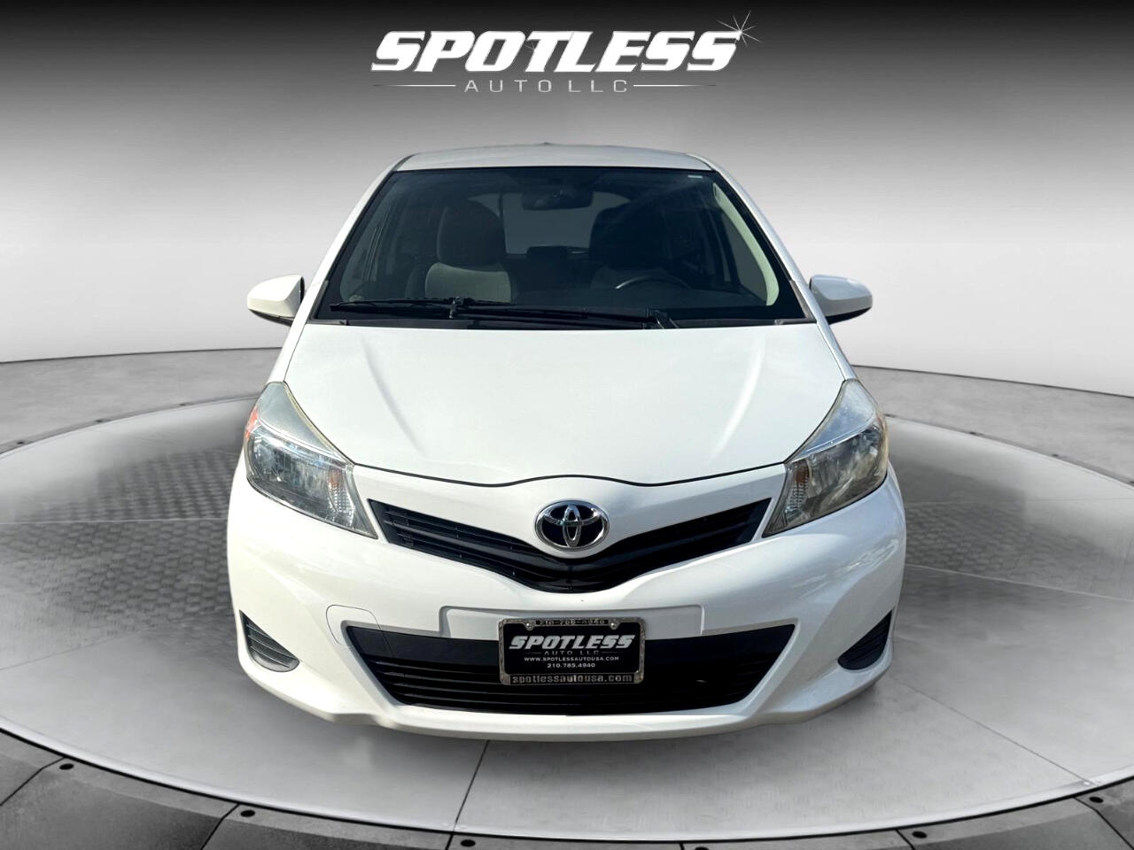 2012 Toyota Yaris LE photo 4