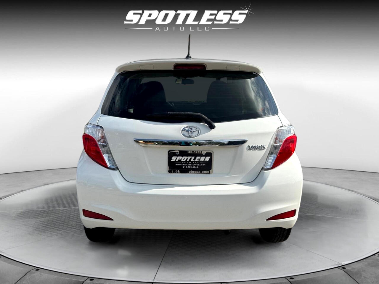 2012 Toyota Yaris LE photo 5