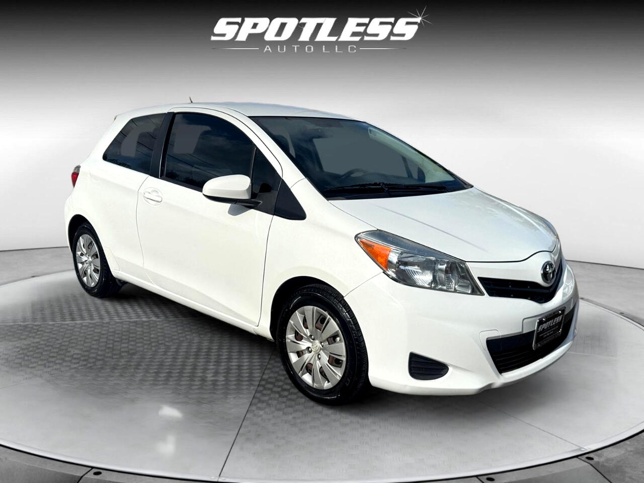2012 Toyota Yaris LE photo 6