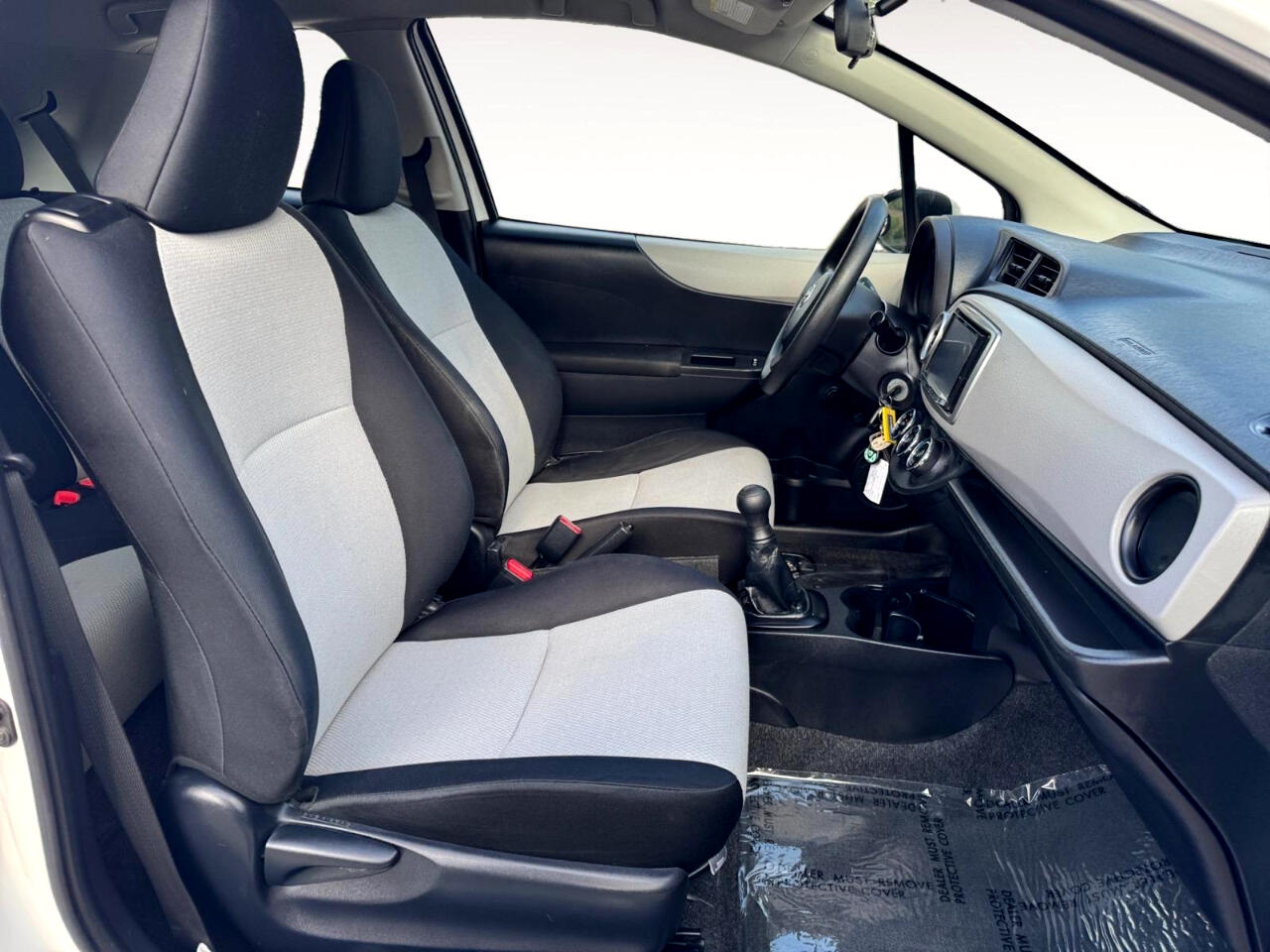 2012 Toyota Yaris LE photo 16