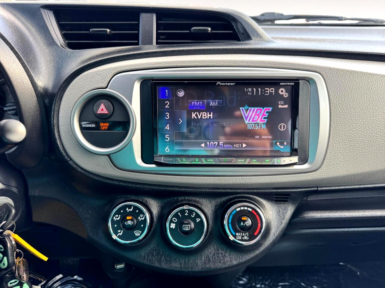2012 Toyota Yaris LE photo 18