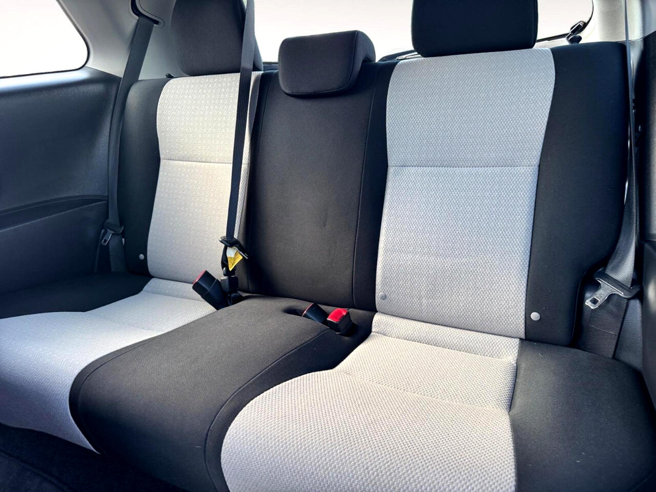 2012 Toyota Yaris LE photo 21