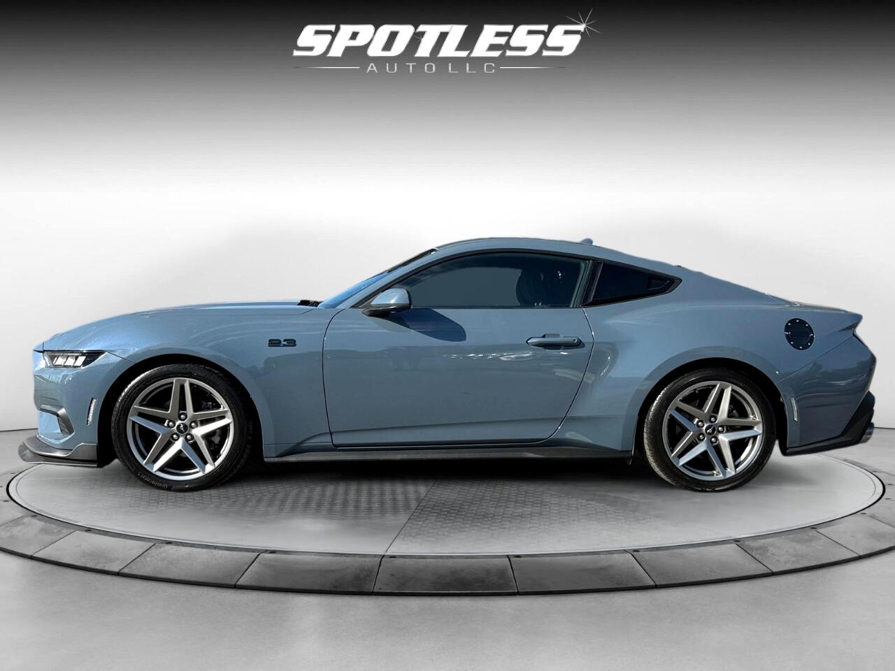 2024 Ford Mustang EcoBoost photo 2