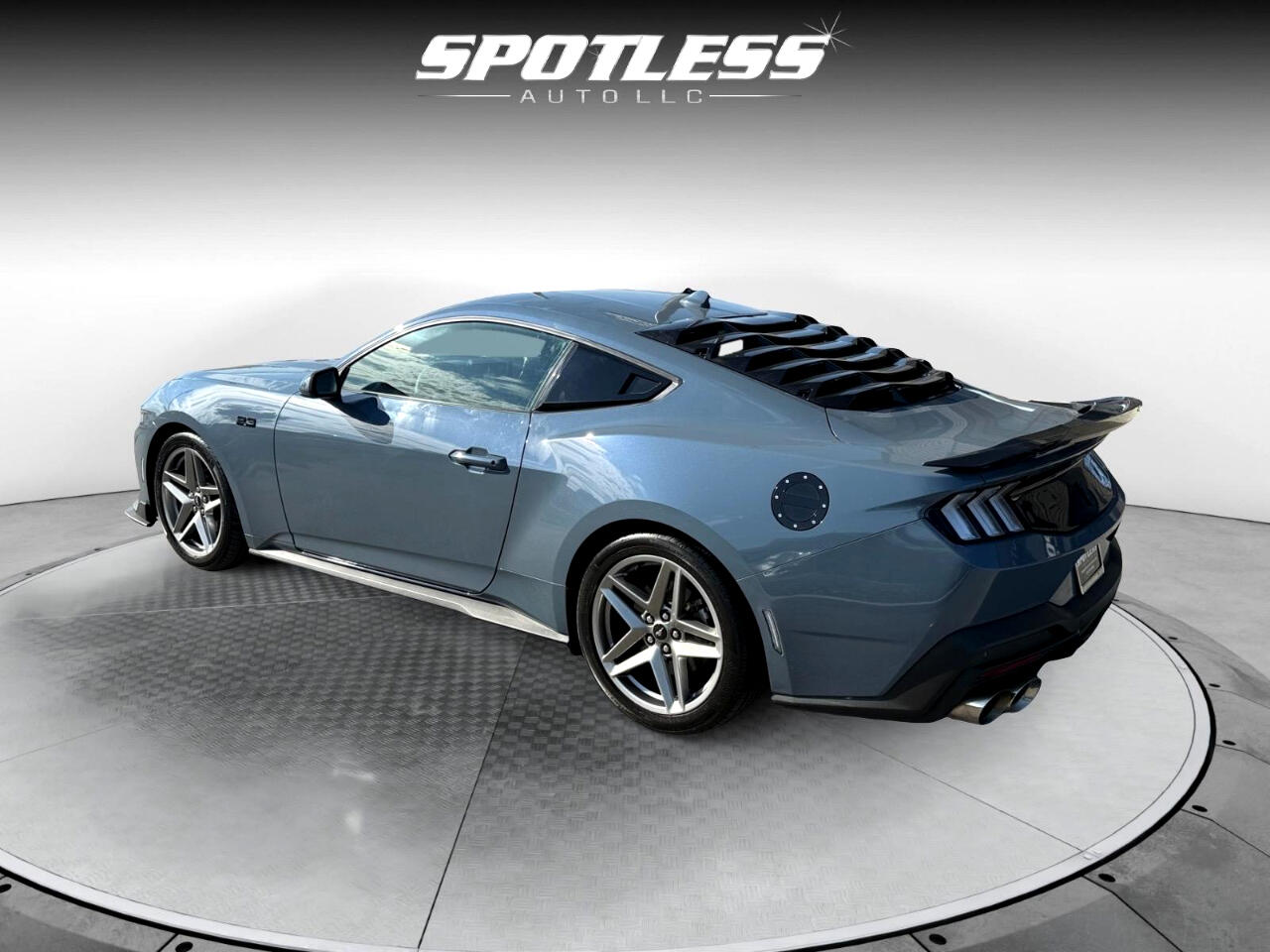 2024 Ford Mustang EcoBoost photo 3