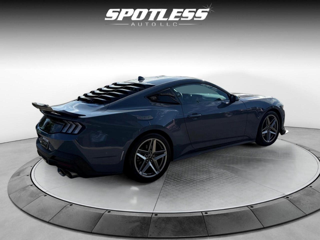 2024 Ford Mustang EcoBoost photo 8