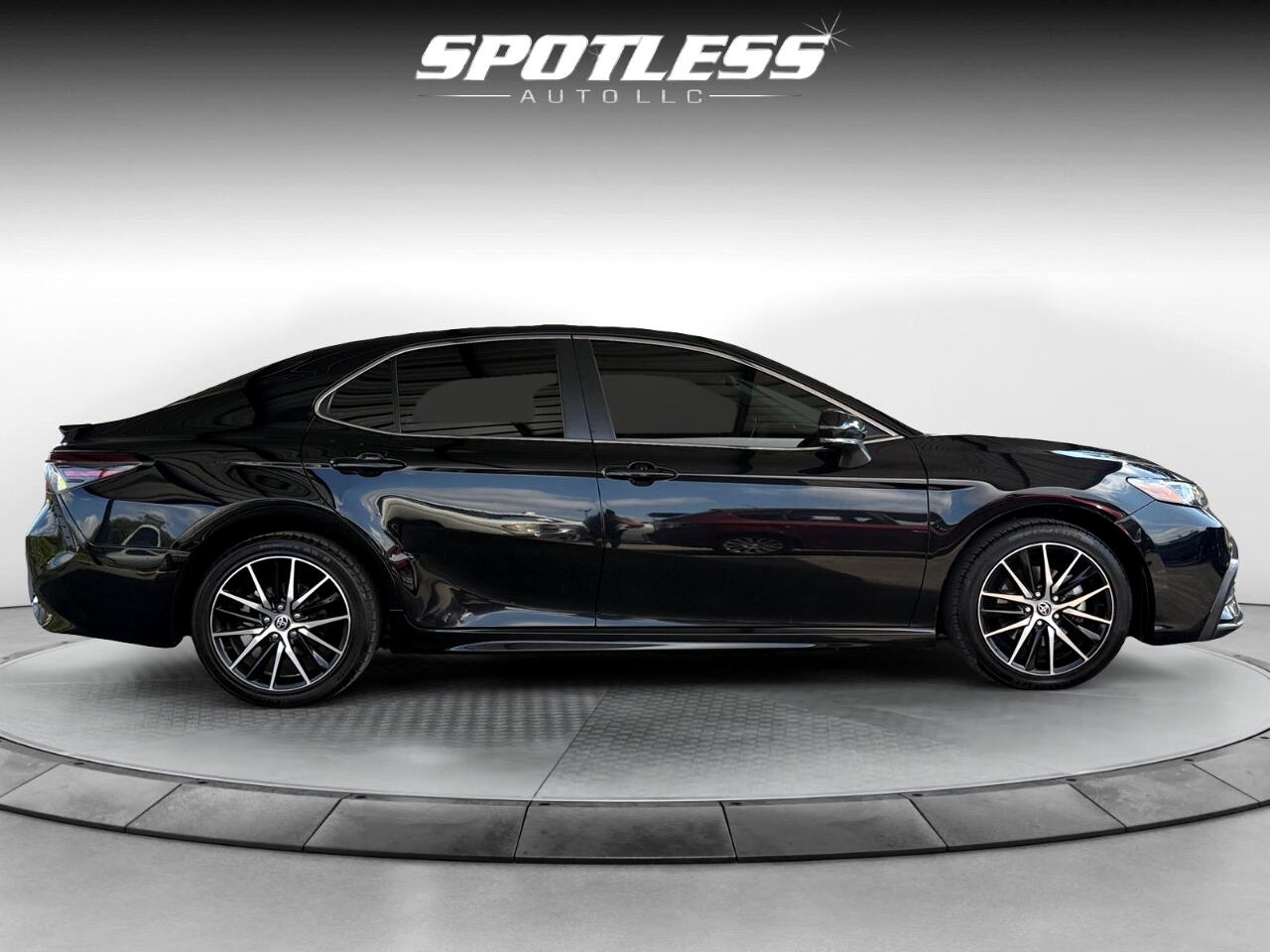 2023 Toyota Camry SE photo 7