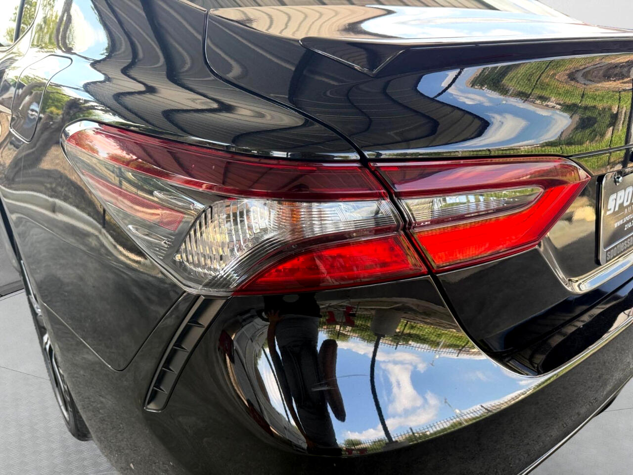 2023 Toyota Camry SE photo 9