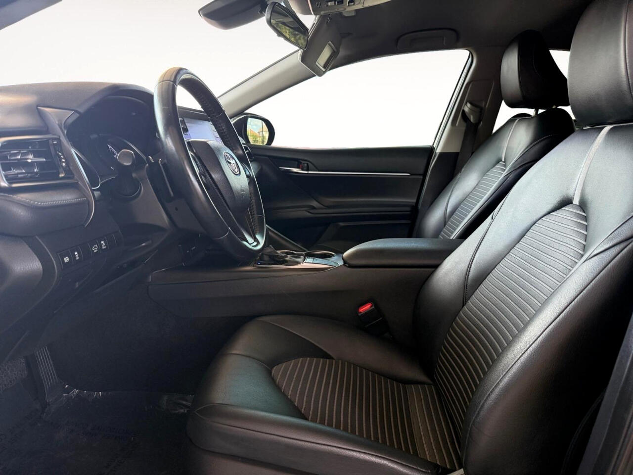 2023 Toyota Camry SE photo 14
