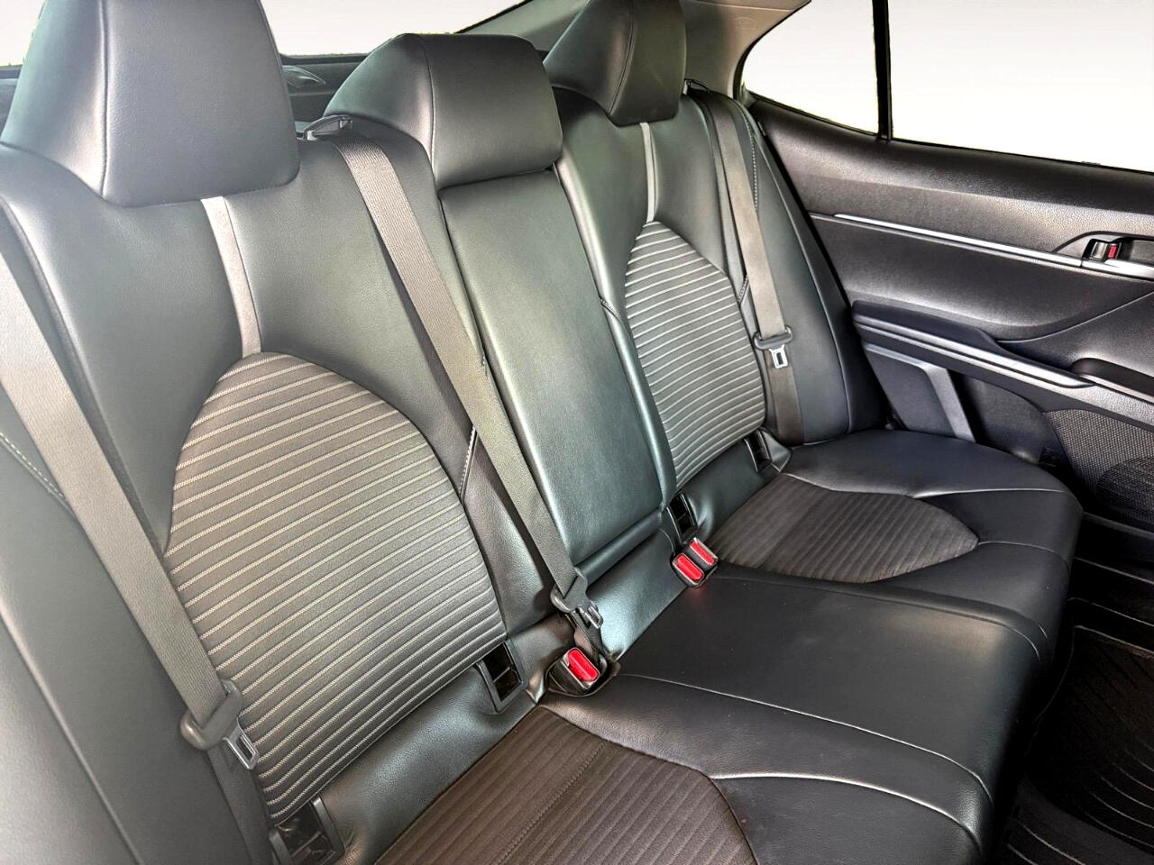 2023 Toyota Camry SE photo 18